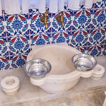 Historical Apt. With Galata Sea View/turkish Hamam Διαμέρισμα *
